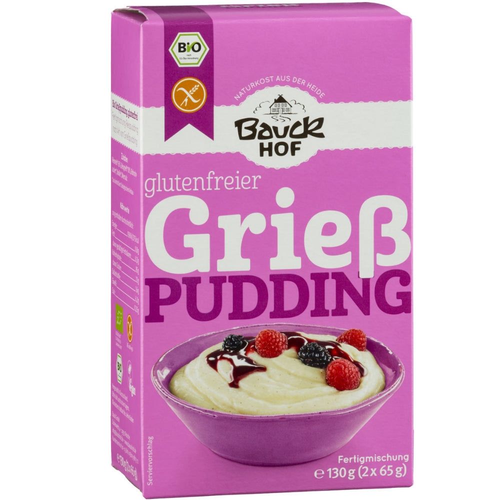 Rosa Karton mit Aufschrift "Bauckhof Grieß Pudding glutenfrei". Oben links Bio-Siegel. Abbildung von Pudding mit Beeren.