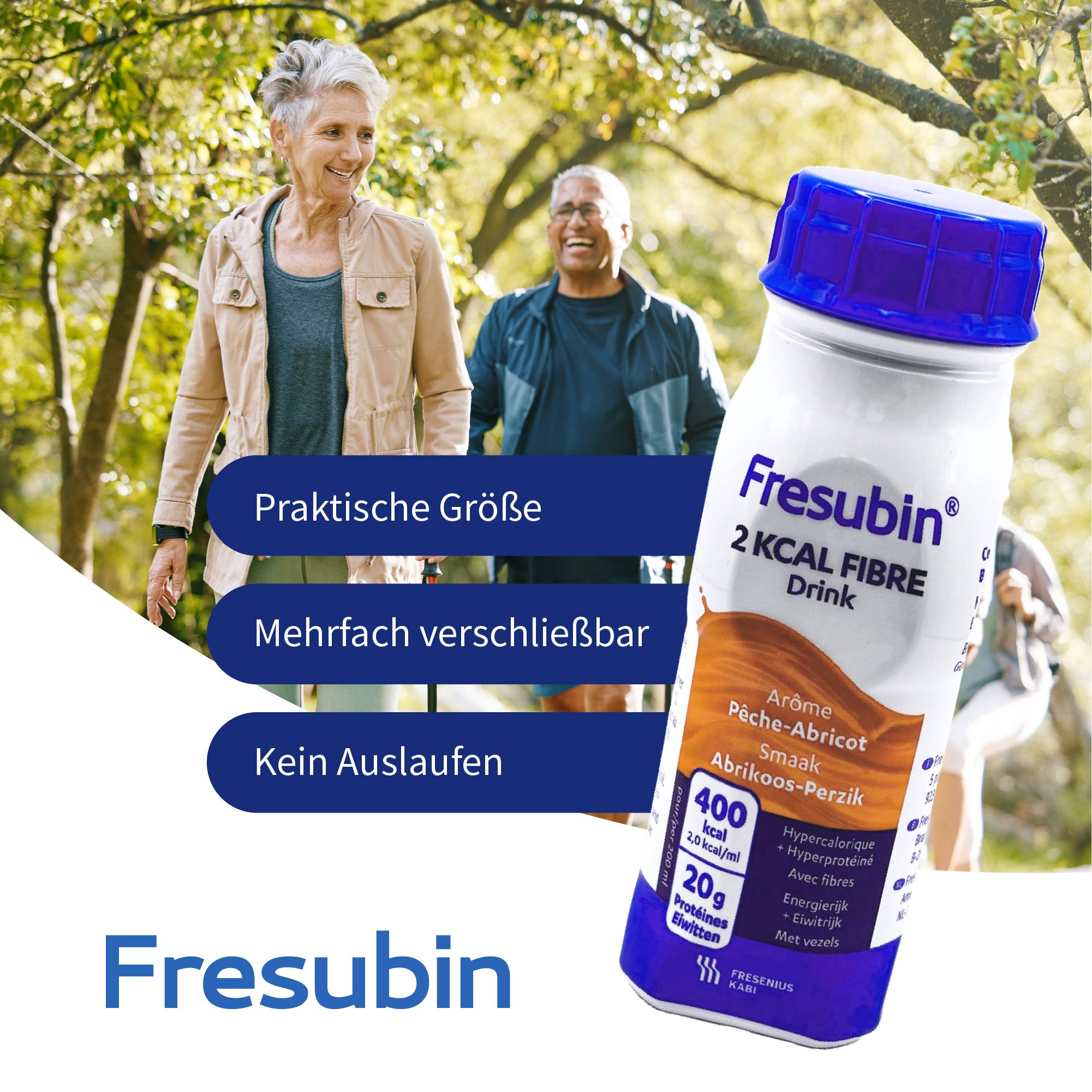 Flasche Fresubin 2 kcal Fibre Drink, Aprikose-Pfirsich. Flasche mit blauer Kappe. Produktinformationen und Text auf blauem Hintergrund.