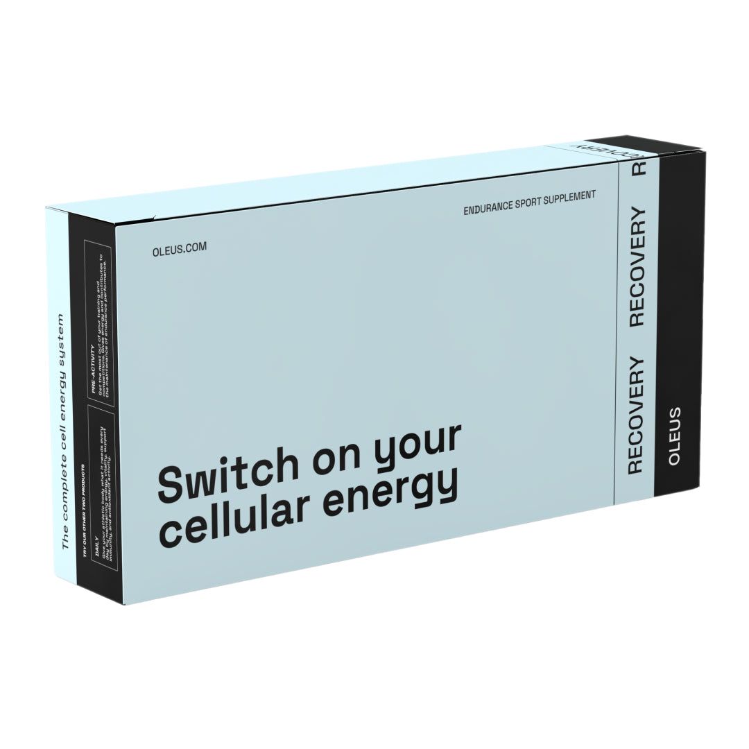 Eine Schachtel mit der Aufschrift "Switch on your cellular energy". Auf der Seite steht "RECOVERY OLEUS".