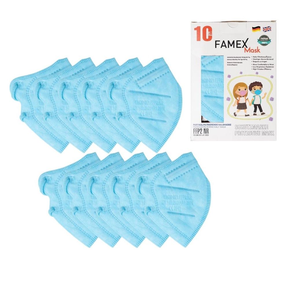 Blaue FFP2-Masken für Kinder. Zehn Masken liegen neben einer Verpackung mit Illustrationen und Text.