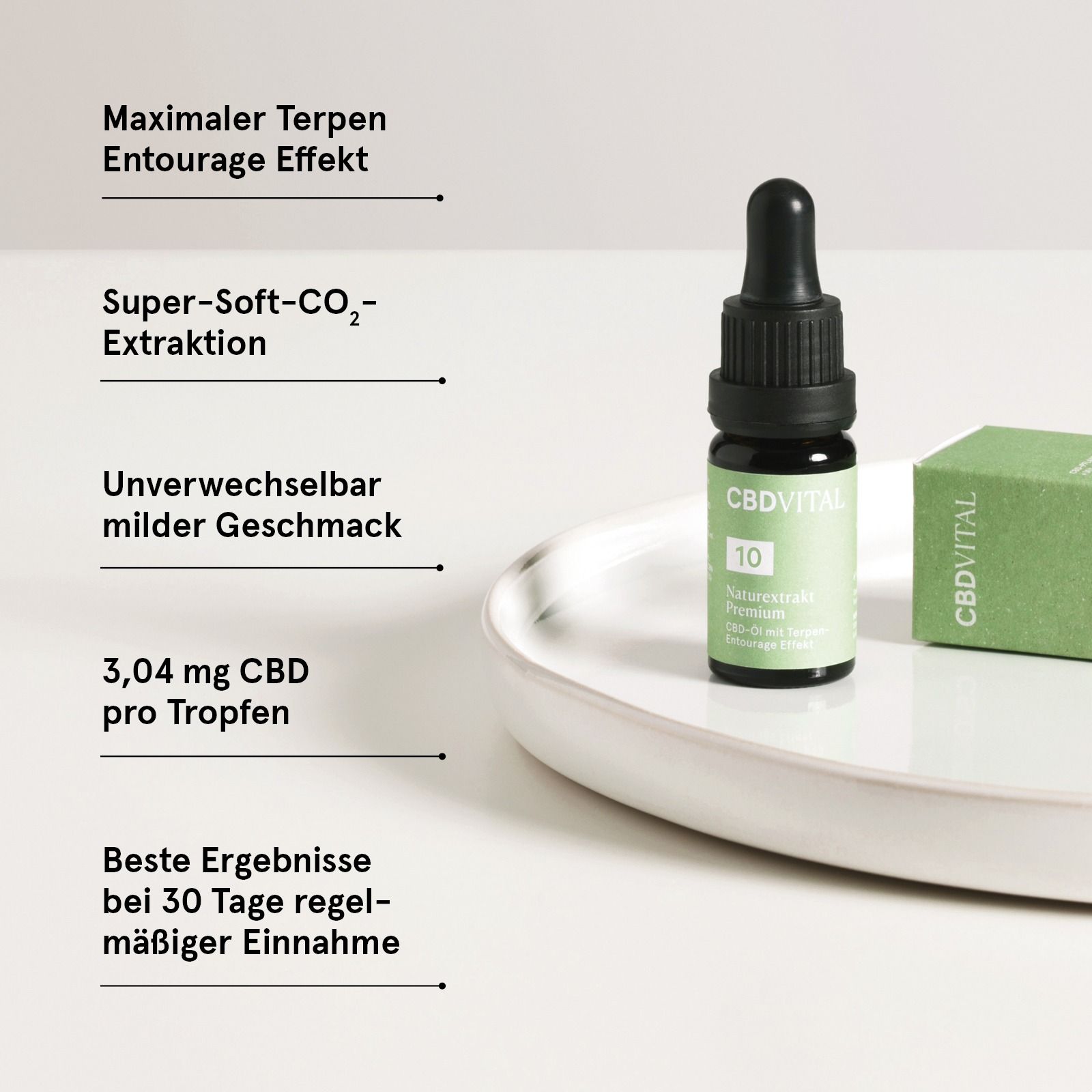 Flasche CBD VITAL Bio CBD 10% Naturextrakt Premium Hanföl auf einem Teller. Liste mit Produkteigenschaften.