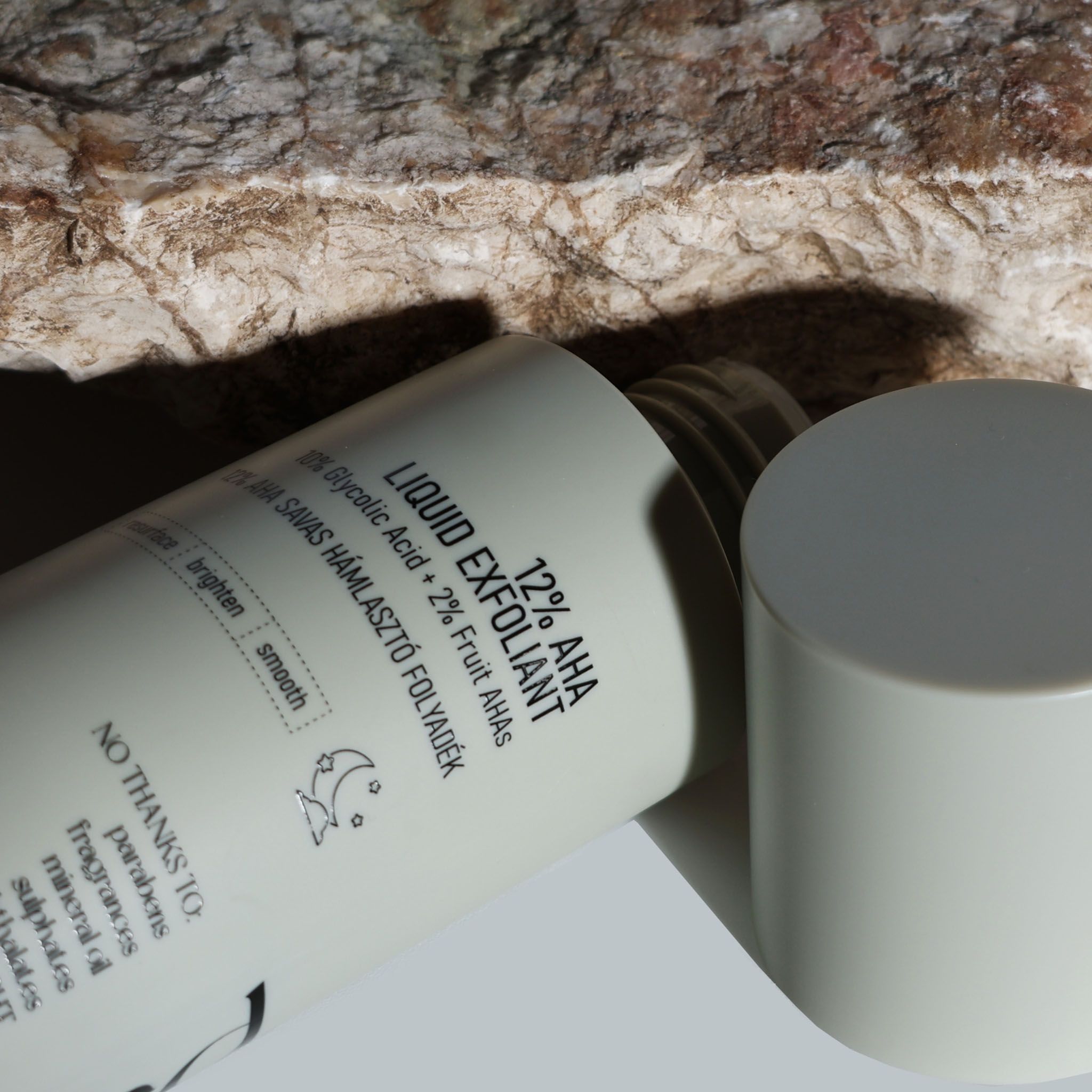 Flasche 12% AHA Liquid Exfoliant, mit Text.