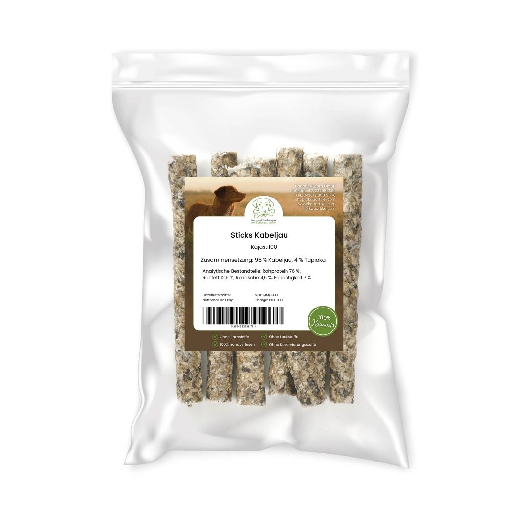 Hundefutter: Kabeljau-Sticks, 96% Kabeljau, 4% Tapioka, auf einem Haufen.