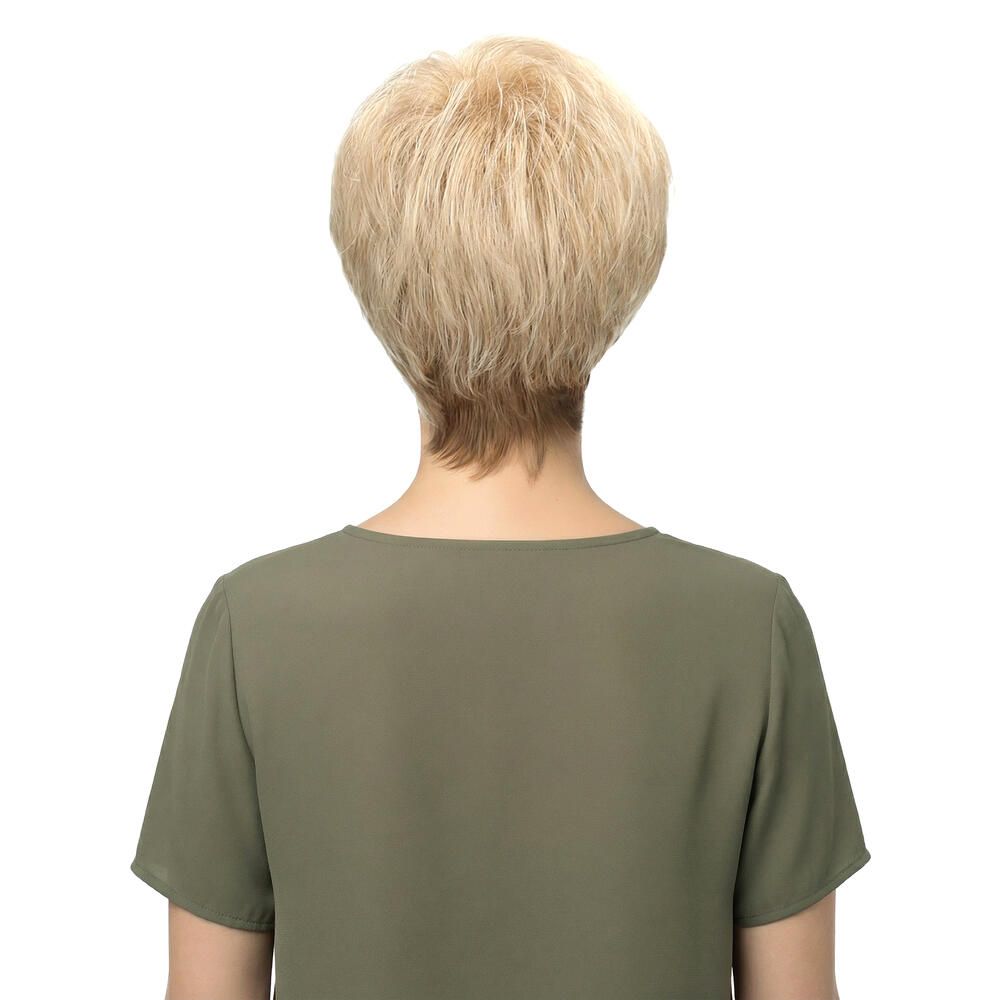Blonde Kurzhaarperücke, Rückansicht. Haarschnitt mit kurzem Nacken. Auf weißem Hintergrund.
