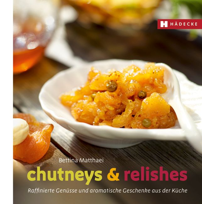 Buchcover mit dem Titel "chutneys & relishes". Aufschrift "Hädecke". Autorin Bettina Matthaei. Gezeigt werden Chutneys in einer Schale.
