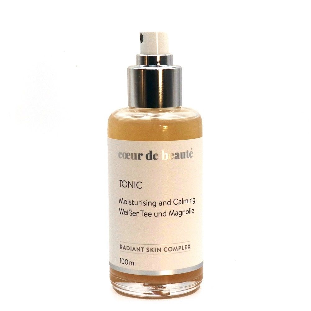 Eine Flasche mit Sprühkopf. Auf dem Etikett steht "cœur de beauté", "TONIC", "RADIANT SKIN COMPLEX".