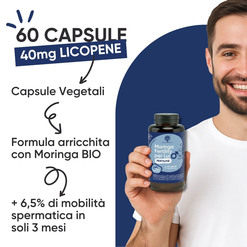 Mann hält eine Flasche mit Kapseln. Auf der Flasche steht: Moringa Fertility per Lui. Text: 60 Kapseln, 40mg Lycopene.