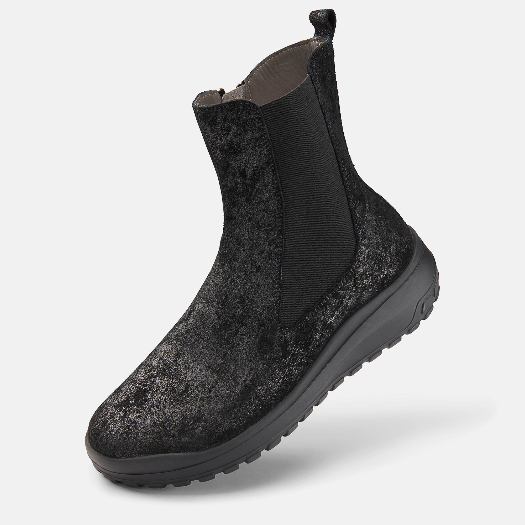 Schwarze Stiefelette mit breiter Passform. Seitlicher Gummizug, Reißverschluss und robuste Sohle. Glänzendes Obermaterial.