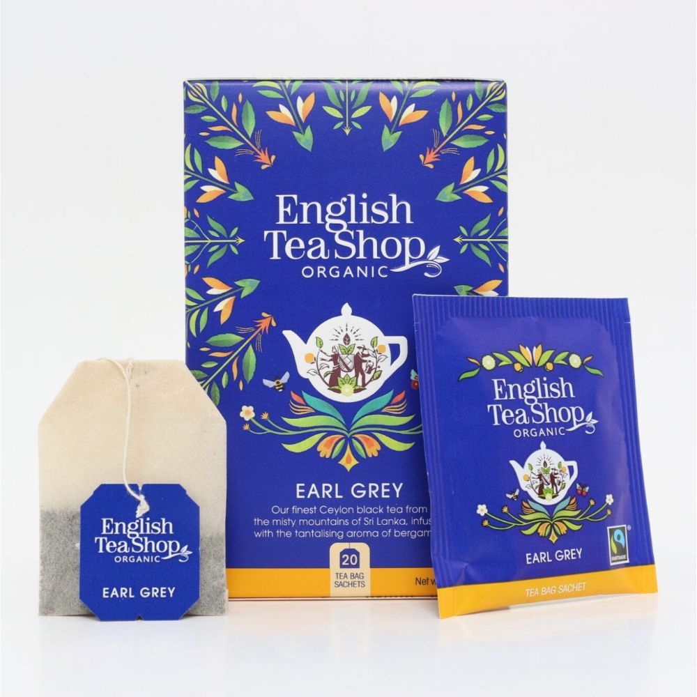 Blaue Schachtel, Teebeutel und einzelnes Teebeutel-Sachet. Aufdruck: English Tea Shop, Earl Grey, Organic. Fairtrade-Siegel.