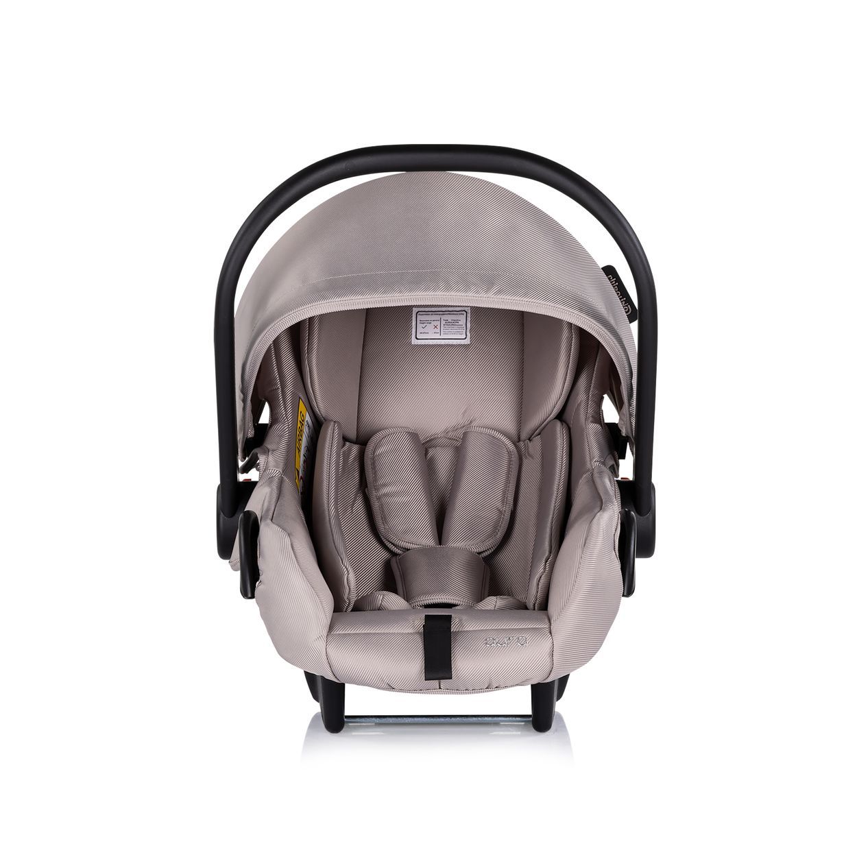 Baby-Autositz in Beige mit schwarzem Gestell und Verdeck.