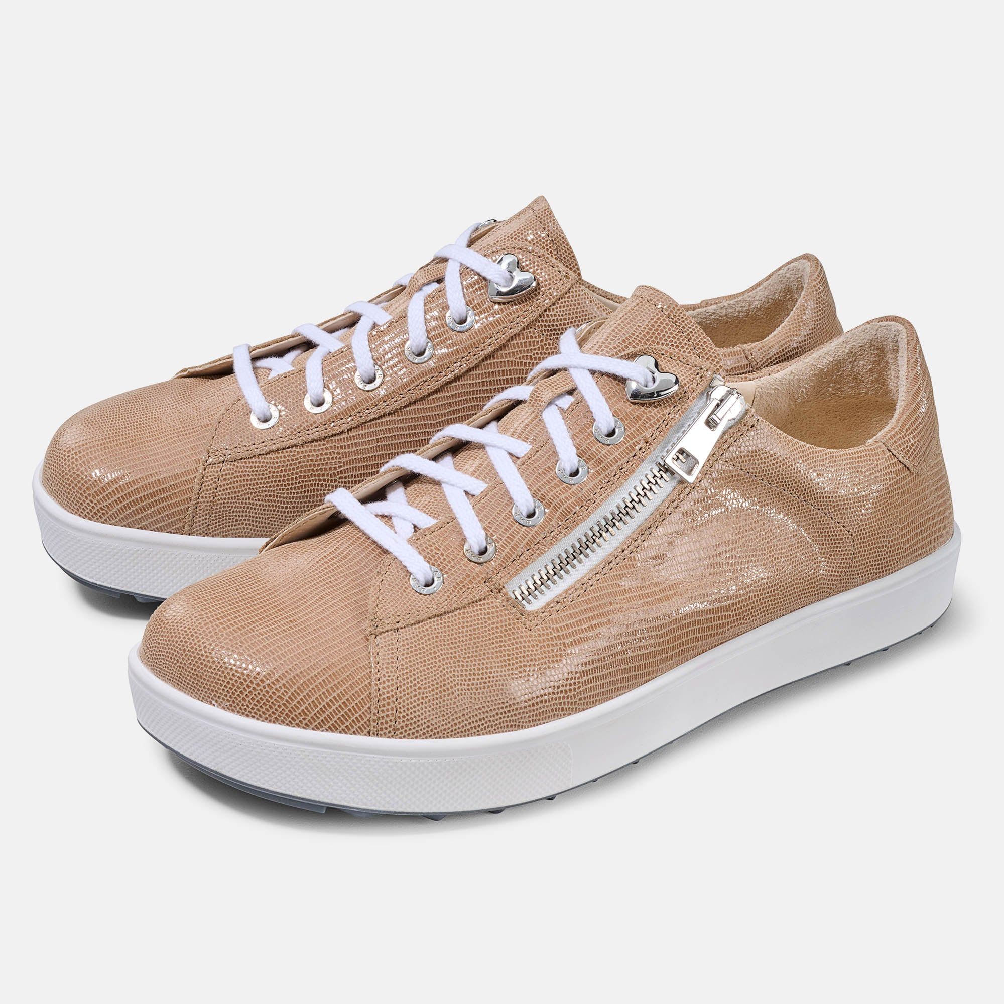 Beige Schnürschuh mit weißer Sohle und Reißverschluss. Schnürsenkel weiß. Perspektivische Ansicht.