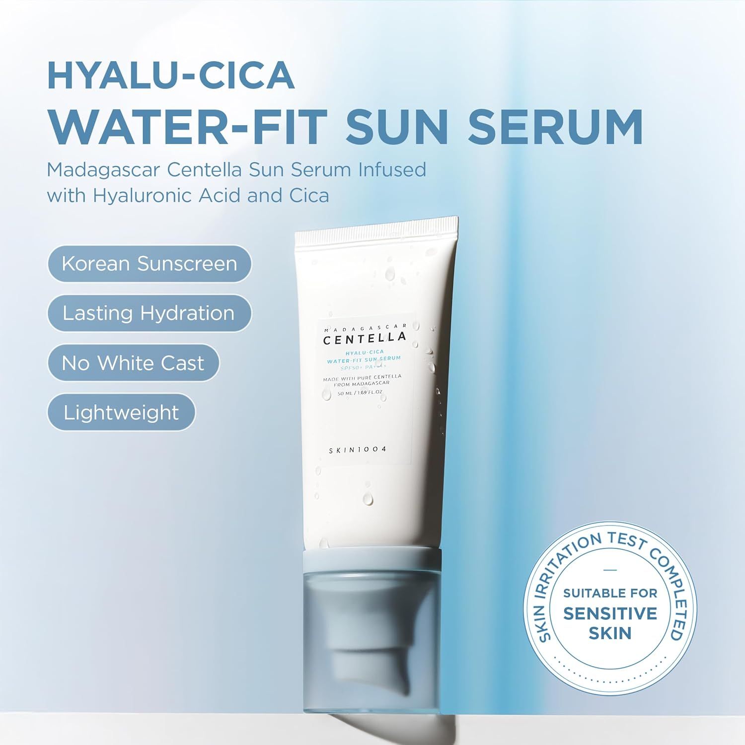 Weiße Tube mit blauer Basis. Aufschrift: Centella Hyalu-Cica Water-Fit Sun Serum. Marke: SKIN1004. Geeignet für empfindliche Haut.