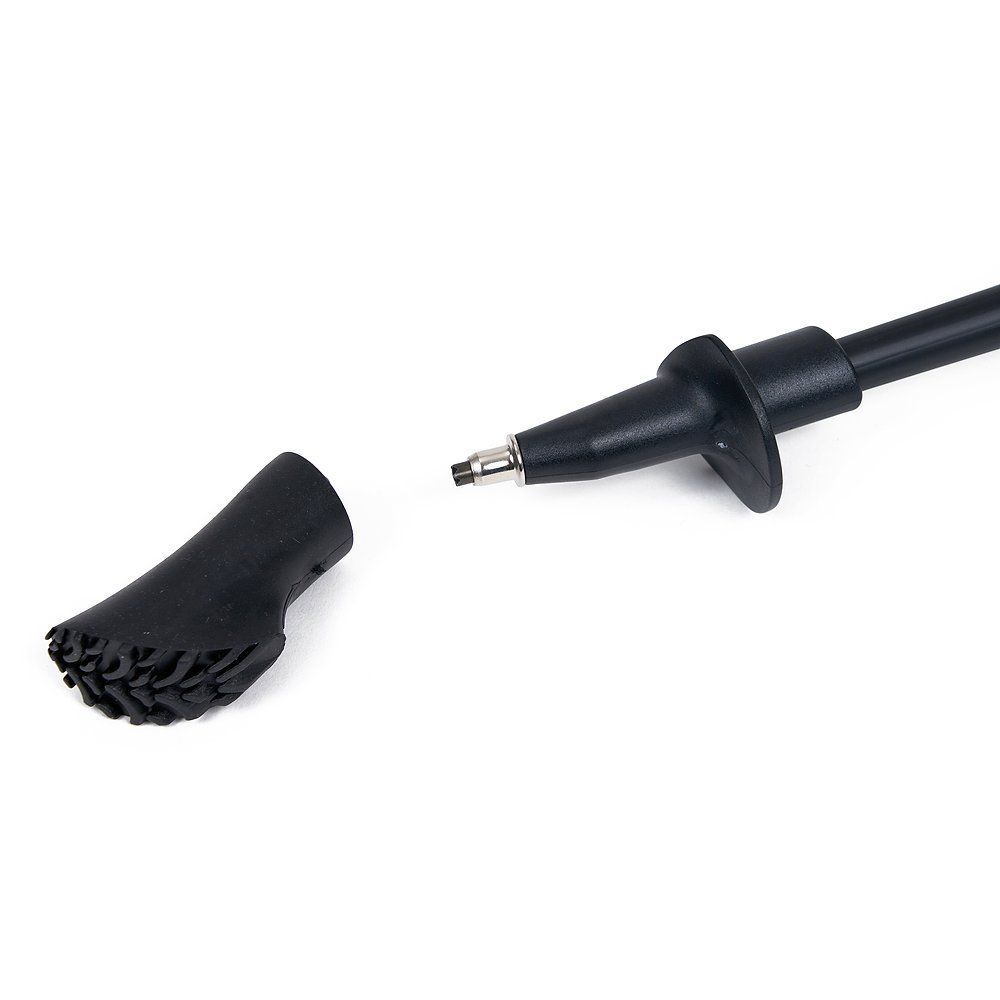 Nahaufnahme der Spitze eines Nordic-Walking-Stockes. Schwarze Spitze und abnehmbarer Gummipuffer.