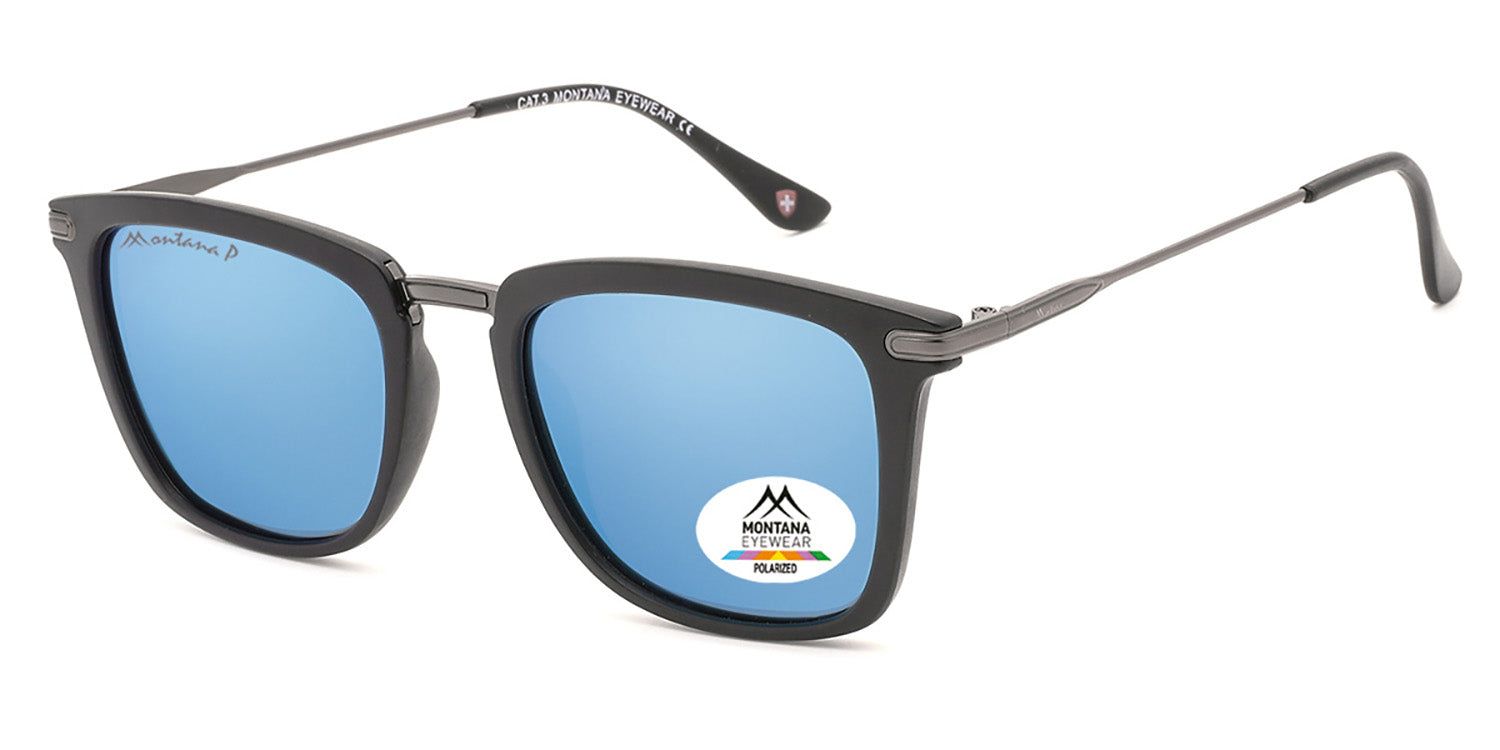 Sonnenbrille mit schwarzem Rahmen und blauen Gläsern. Auf einem Glas befindet sich ein Aufkleber mit Logo und der Aufschrift 'Polarized'.