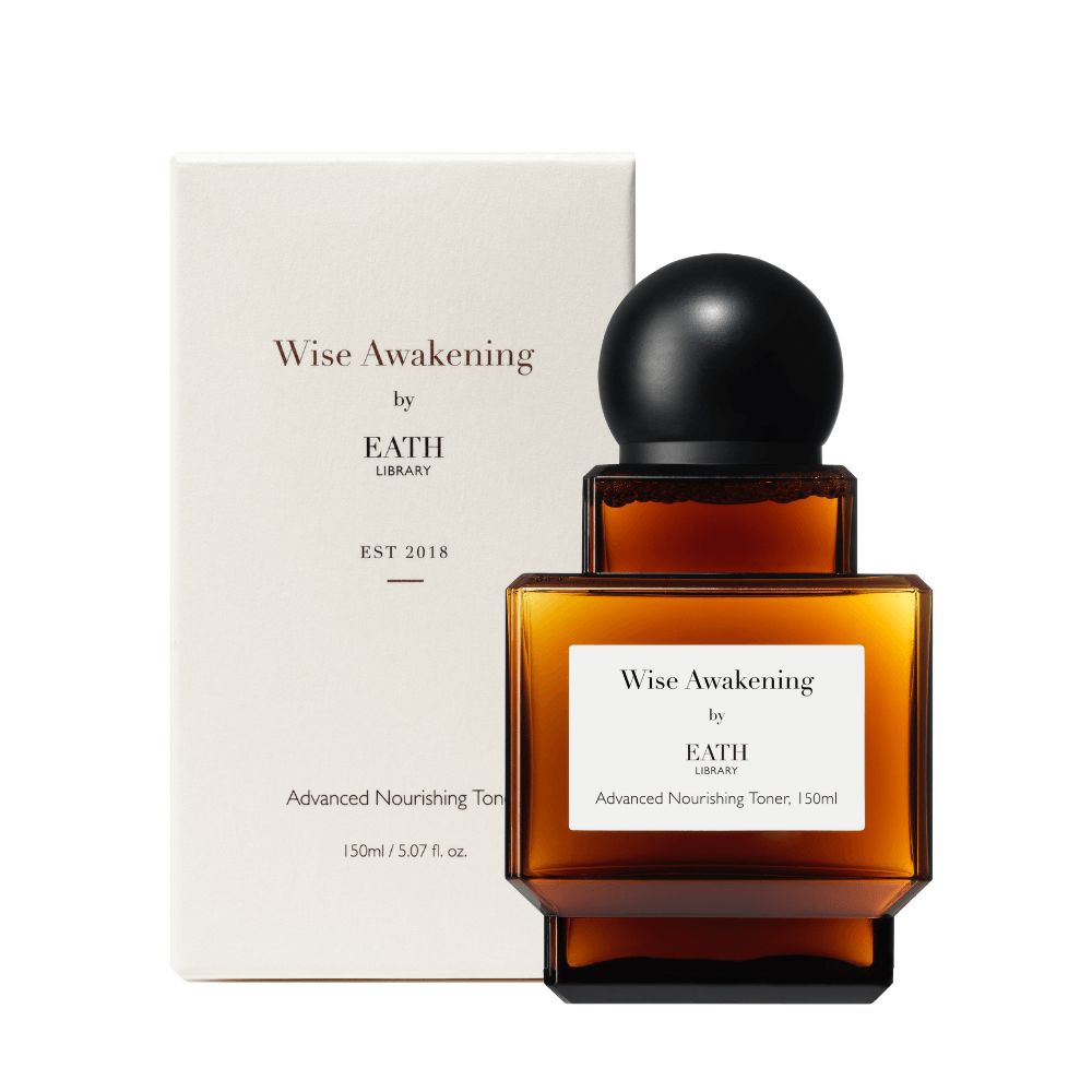 Braune Glasflasche mit schwarzem Deckel und weißer Verpackung. Aufschrift: Wise Awakening by EATH Library, Advanced Nourishing Toner.
