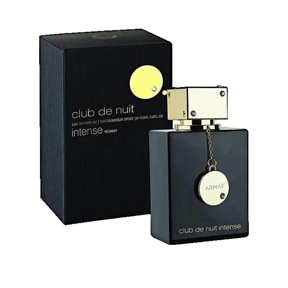 Schwarzer Flakon mit goldfarbenem Verschluss und Anhänger. Schwarze Verpackung mit Produktbezeichnung. Marke "Armaf" sichtbar.