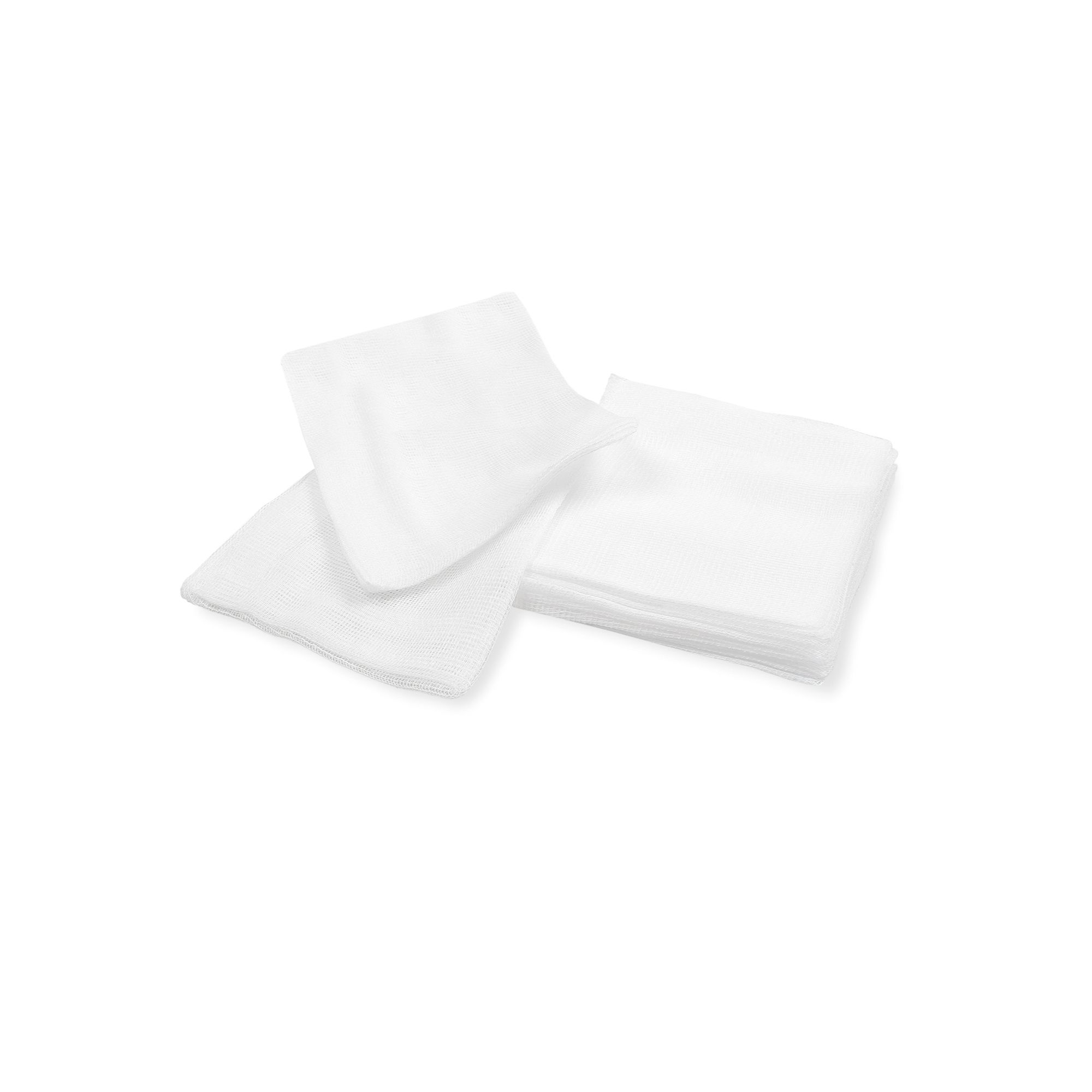 Mehrere weiße, quadratische Vliesstoffkompressen, teilweise gestapelt. Einige liegen lose daneben.