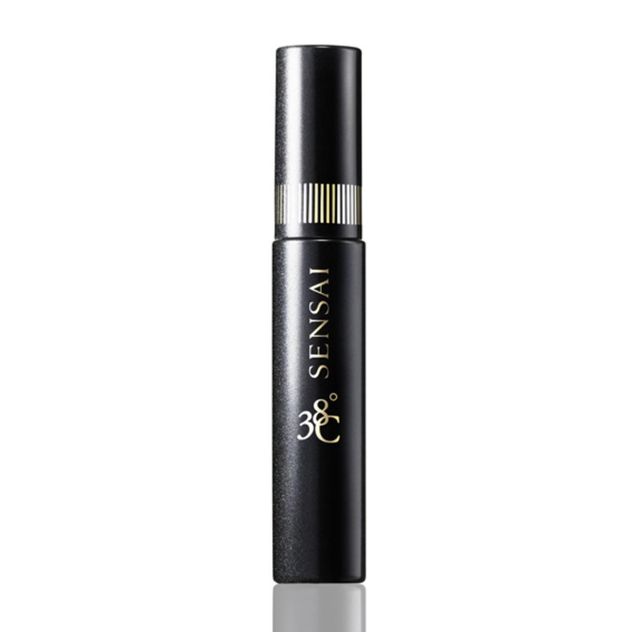 Schwarze Mascaratube mit silbernen Streifen am Deckel. Aufschrift: SENSAI 38°C in Gold.
