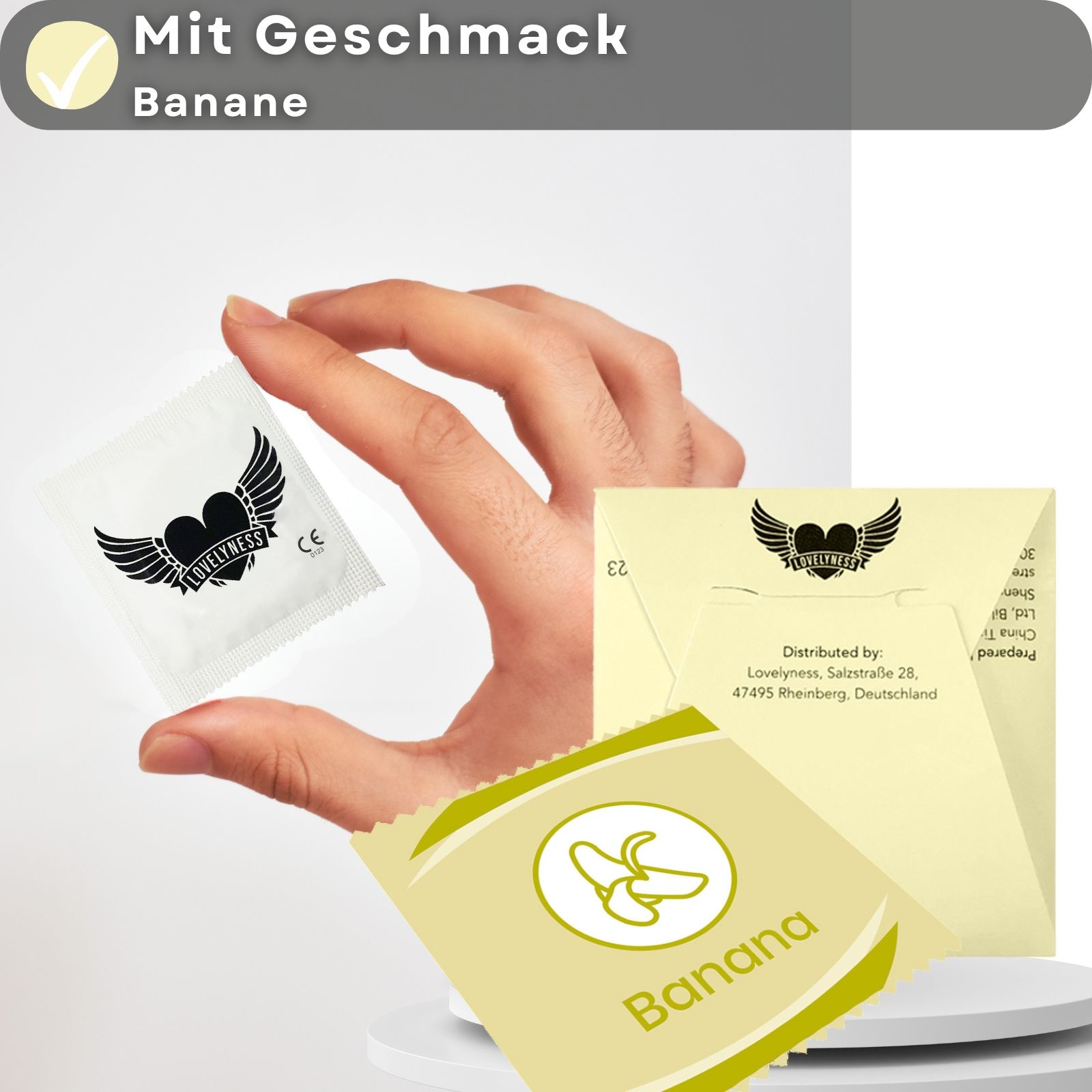 Kondomverpackung mit Text: Mit Geschmack Banane. Kondomverpackung und einzelnes Kondom mit Logo.
