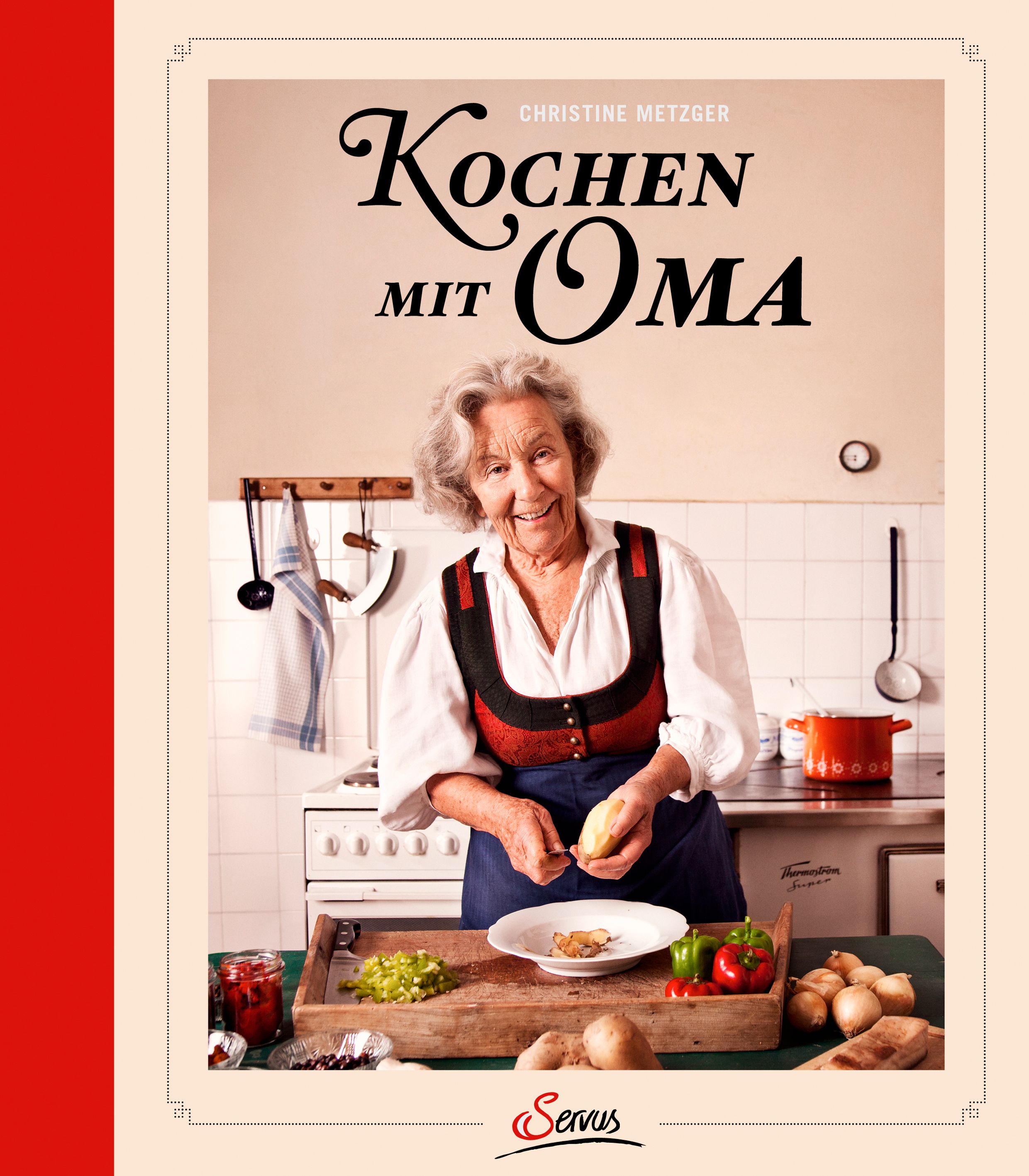 Buchcover mit Titel "Kochen mit Oma". Frau in Tracht beim Kartoffelschälen. Logo Servus.