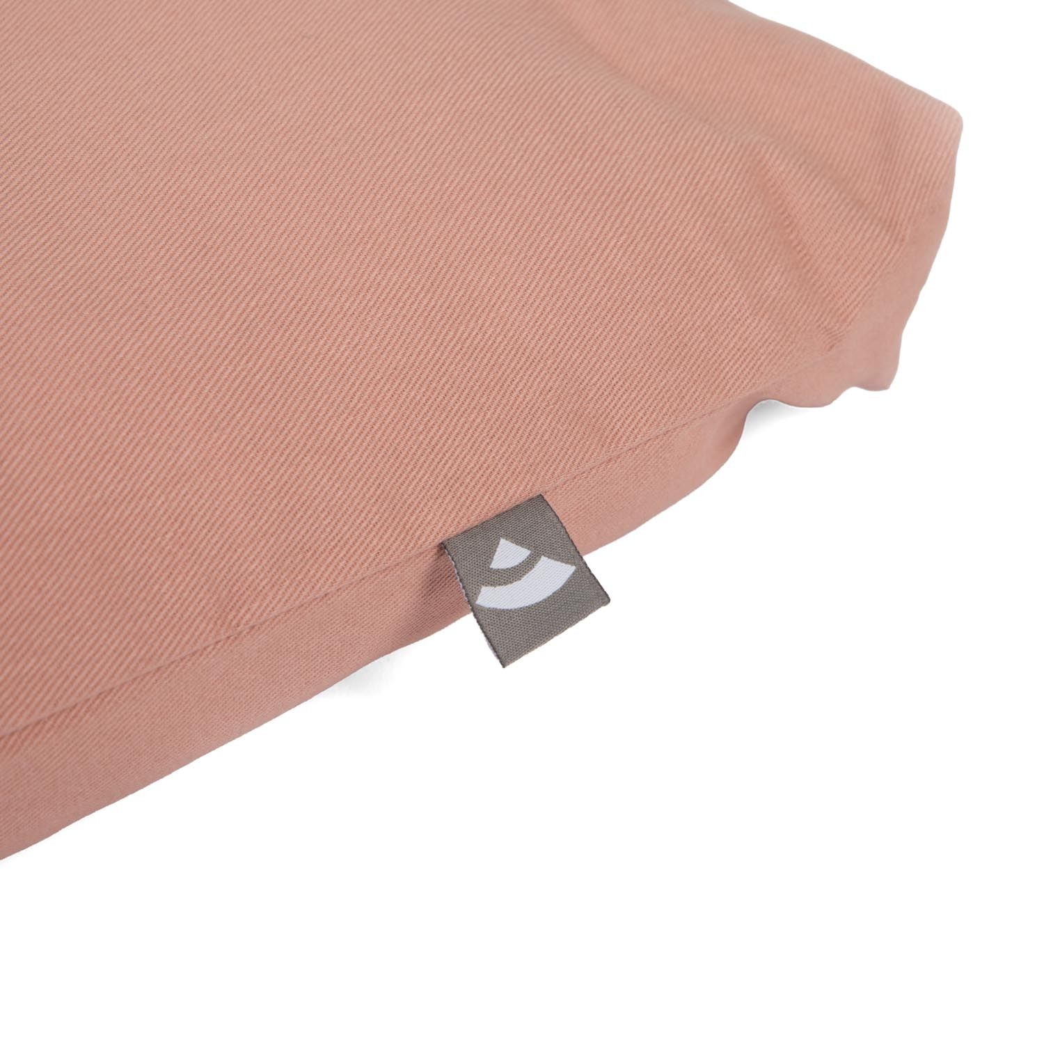 Rosa Meditationsmatte Zabuton ECO mit kleinem Markenlogo auf grauem Etikett.