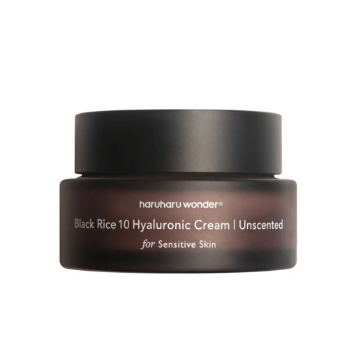 Dunkelbrauner Tiegel mit schwarzem Deckel. Aufschrift: Black Rice 10 Hyaluronic Cream Unscented.