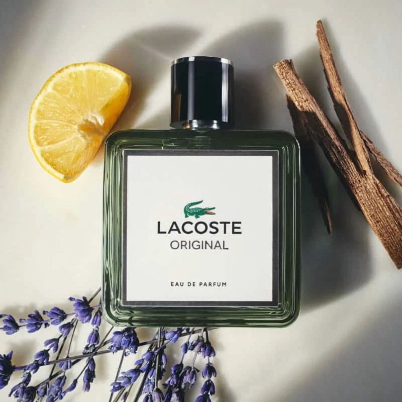 Loewe Agua Drop Eau de Parfum Flakon mit Holzkappe.
