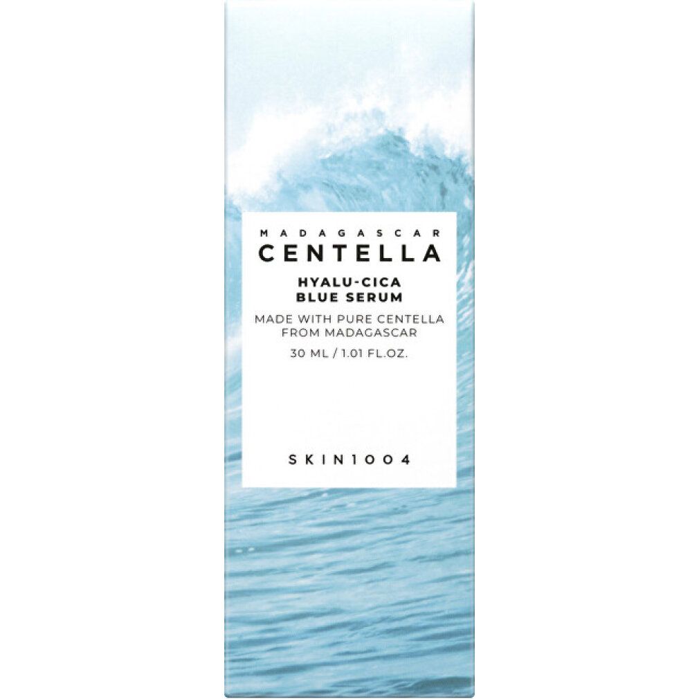 Verpackung des SKIN1004 Hyalu-Cica Blue Serum mit Wellenmuster.
