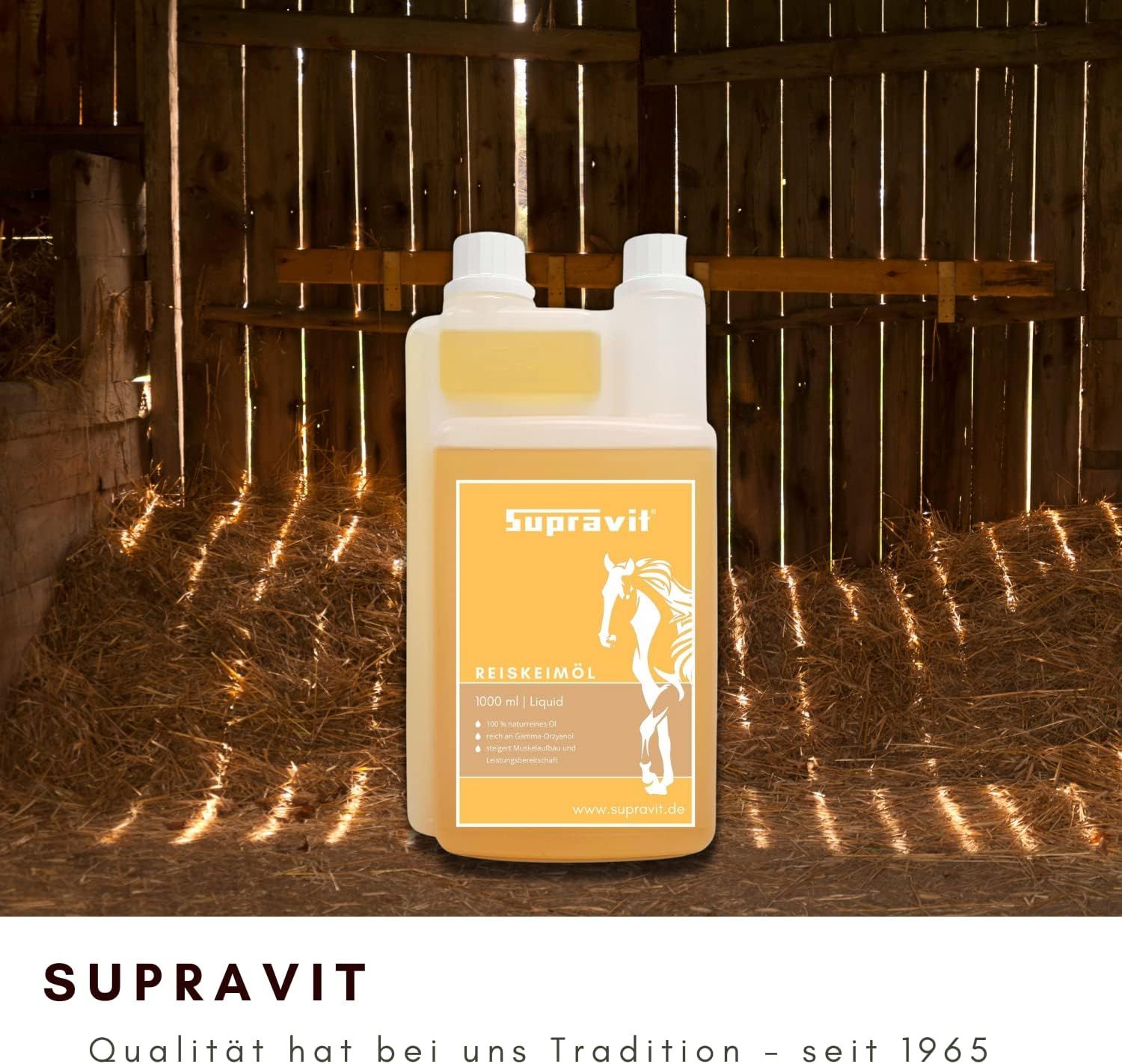 Produktflasche vor Stall. Text: Supravit, Reiskeimöl, 1000 ml. Qualität hat Tradition seit 1965.
