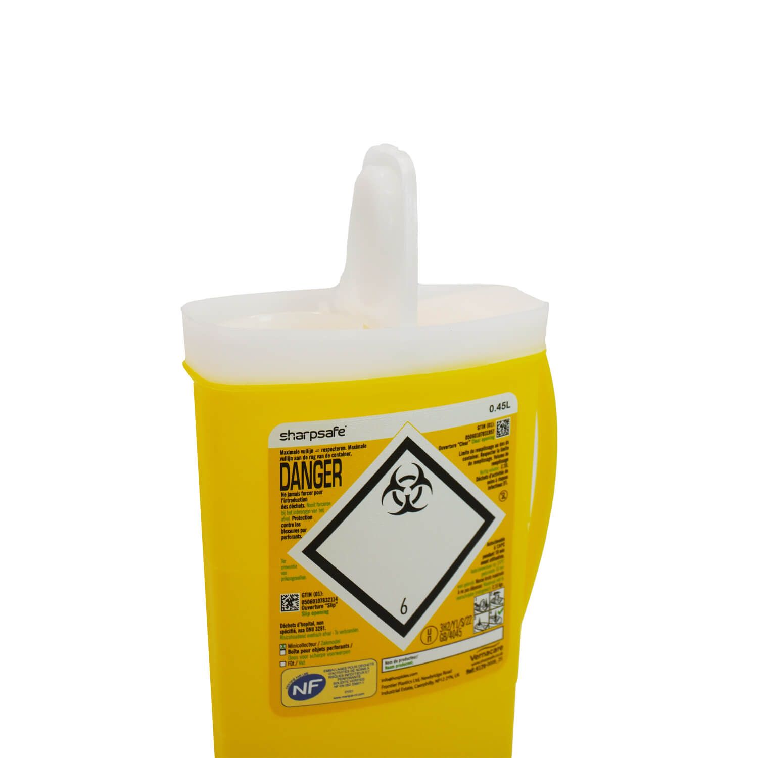Gelber Behälter mit weißem Deckel. Aufkleber mit Biohazard-Symbol und Text. Aufschrift "sharpsafe".