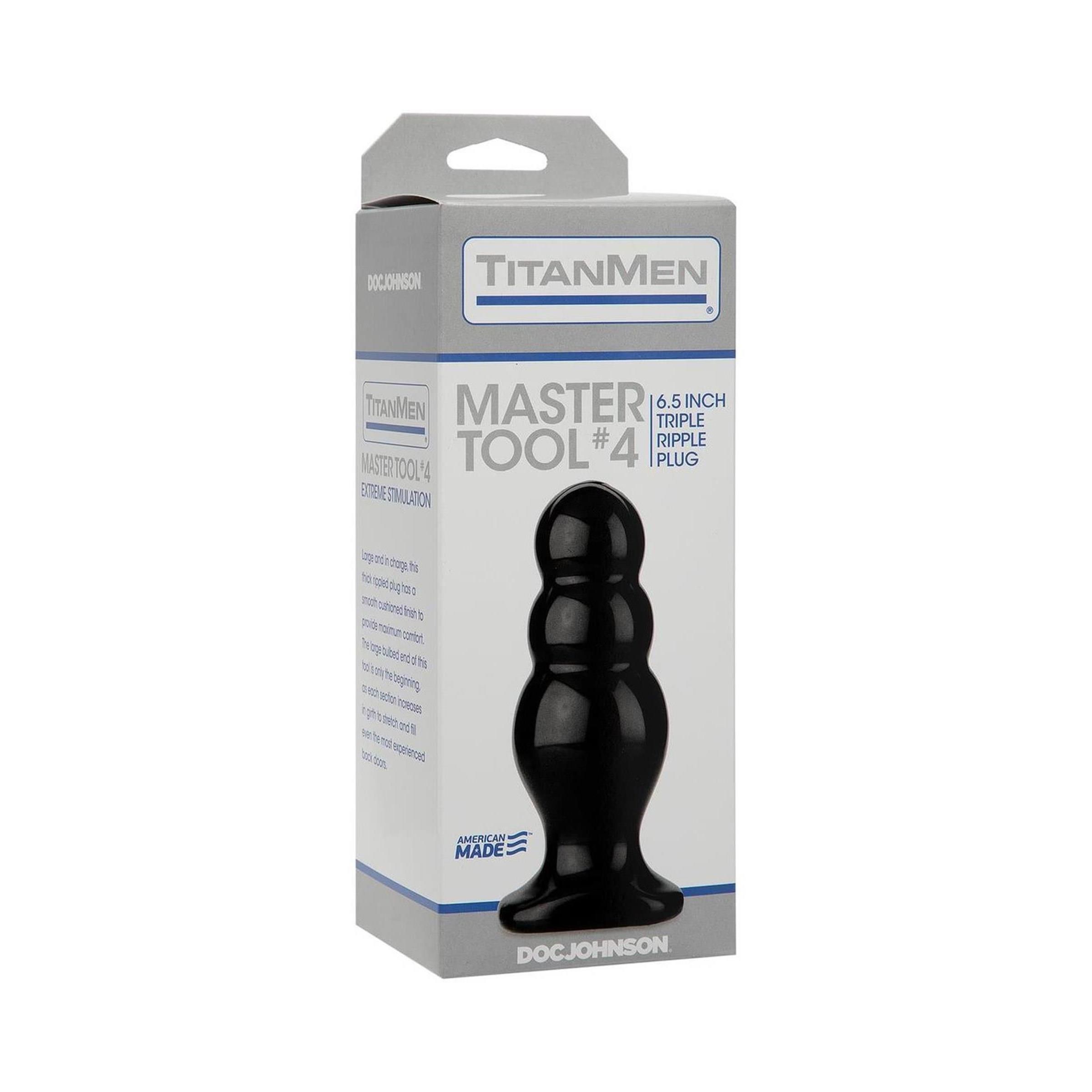 Schwarzer Analplug in Verpackung. Aufschrift: TitanMen Master Tool #4. 16,5 Zoll Triple Ripple Plug. Marke Doc Johnson.