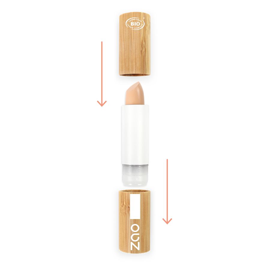 Concealer in Bambusverpackung. Deckel und Stift getrennt. Auf dem Deckel steht "BIO". Auf dem Stift steht "ZAO".