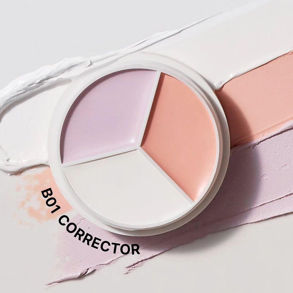 Dreifarbige Concealer-Palette mit Rosa, Pfirsich und Weiß. 'B01 CORRECTOR' ist auf der Verpackung aufgedruckt.