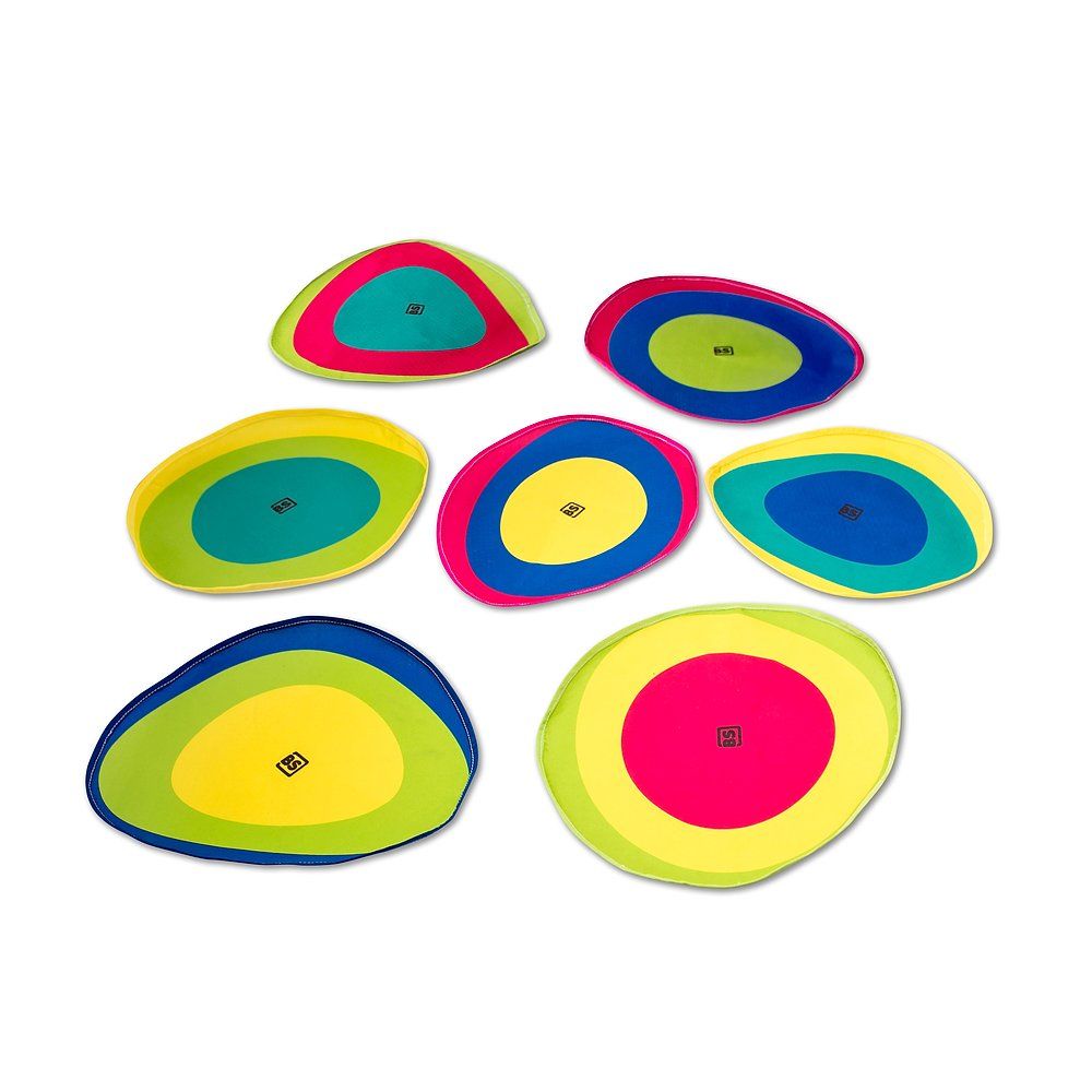 Sieben farbige, ovale Spielsteine mit konzentrischen Kreisen. Logo in der Mitte.