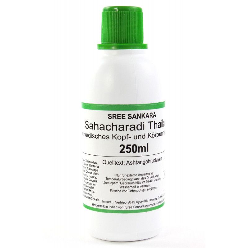 Weiße Flasche mit grünem Deckel und Etikett. Beschriftung: SREE SANKARA, Sahacharadi Thailam, medisches Kopf- und Körperöl, 250ml.