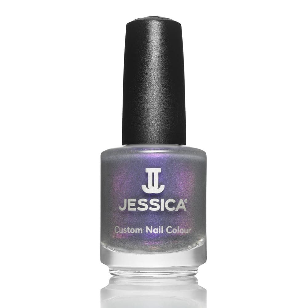 Nagellackflasche mit schwarzem Deckel. Aufschrift: JESSICA Custom Nail Colour. Grauer Lack mit schimmernden violetten Akzenten.