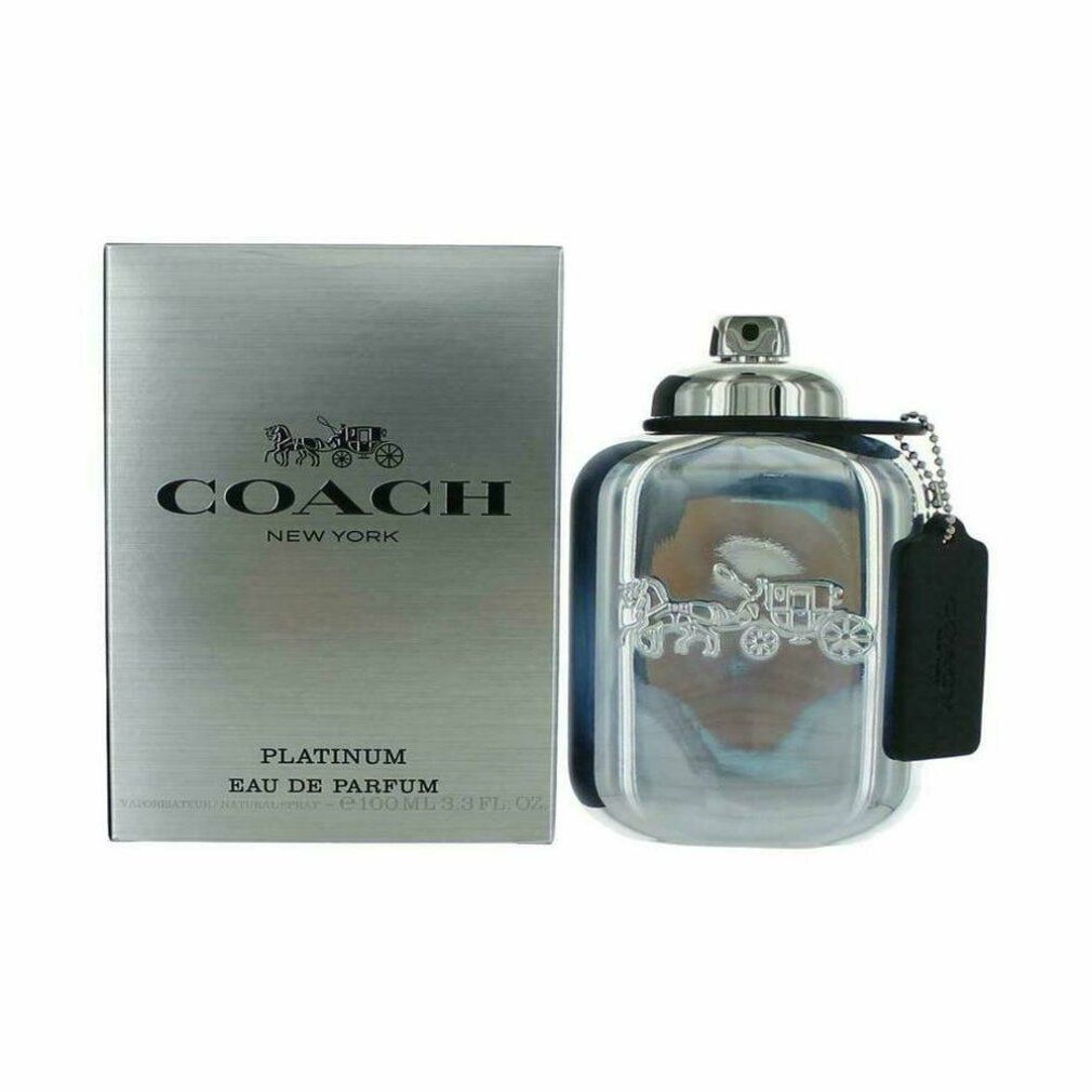 Coach Platinum Eau de Parfum Flakon und Verpackung. Silberfarbener Flakon mit Logo und Anhänger. Rechteckige Verpackung.