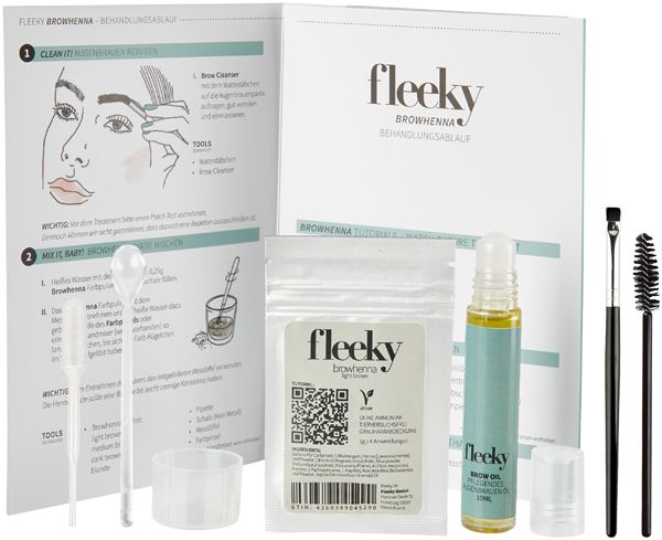 Fleeky Browhenna Kit mit Anleitung und Zubehör. Enthält Pinsel, Bürste, Spatel, Behälter, Ölflasche, Henna-Beutel.
