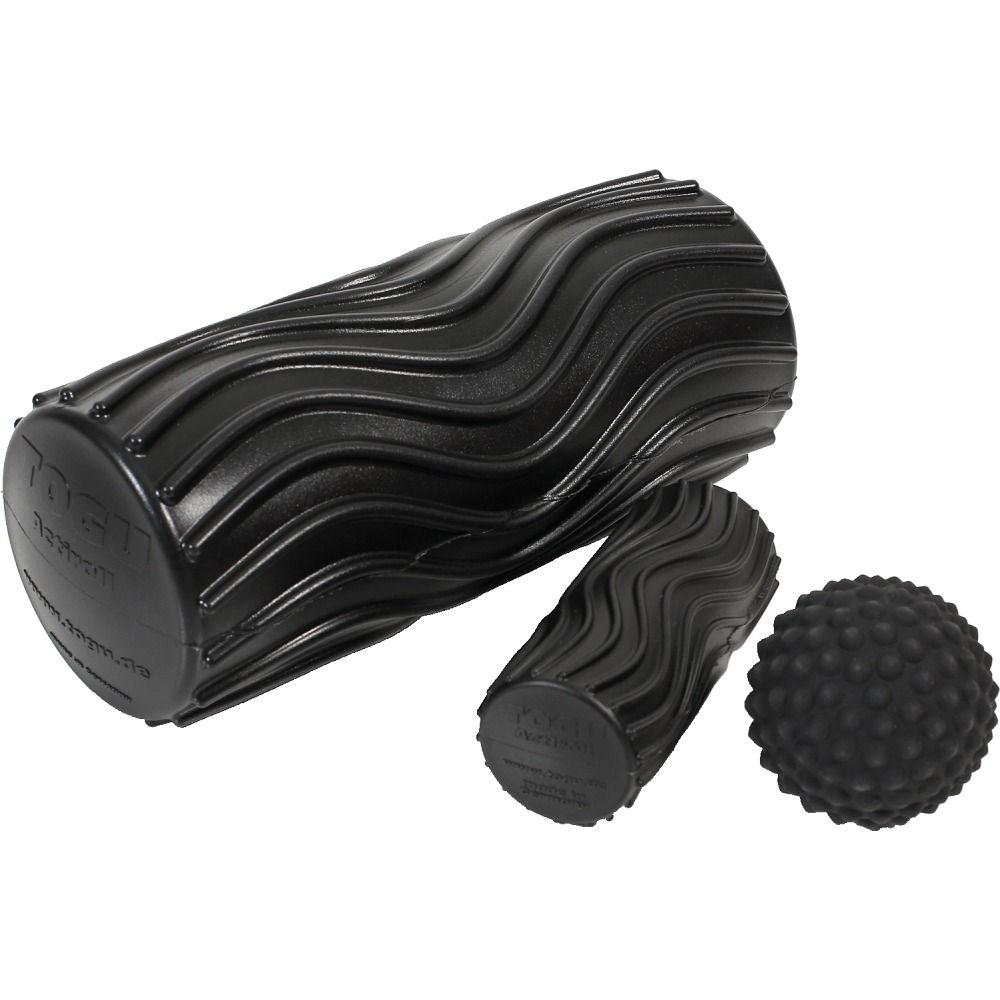Schwarzes Faszien-Set mit einer Rolle, einer kleineren Rolle und einem Ball. Die Rollen haben wellenförmige Oberflächen.