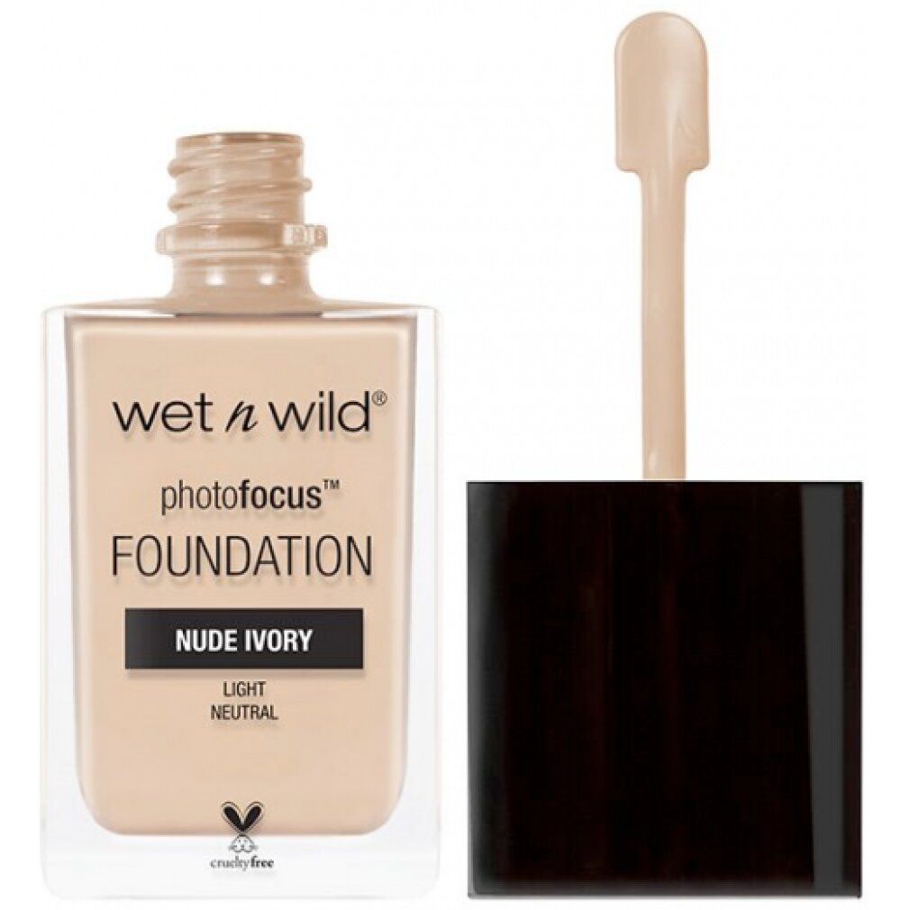 Wet n Wild Photofocus Foundation. Nude Ivory. Flasche mit Applikator. Hellbeige Farbton. Cruelty-free.