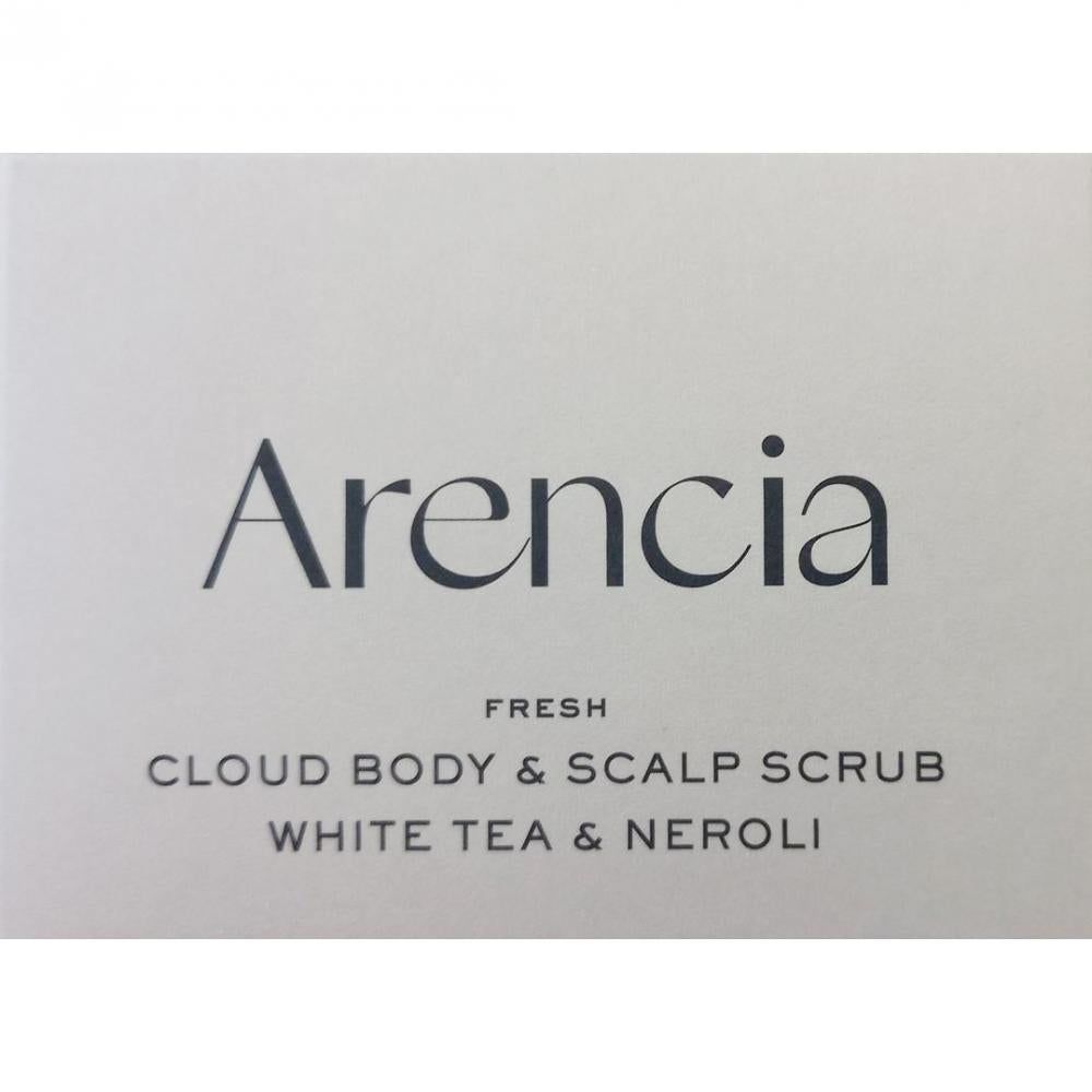 Weiße Verpackung mit ARENCIA Schriftzug, „FRESH CLOUD BODY & SCALP SCRUB WHITE TEA & NEROLI“.