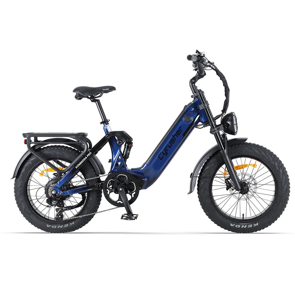 Blaues E-Bike mit schwarzen Reifen und Gepäckträger. Marke CYRUSHER, Modell Kommoda Pro.