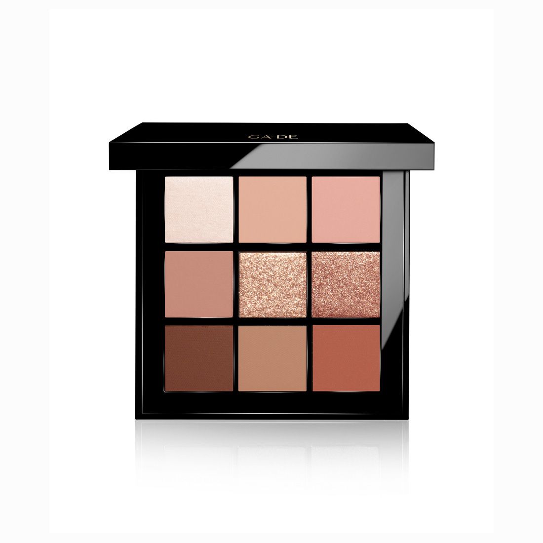 Ga-De Velveteen Lidschatten-Palette. Schwarzer, quadratischer Behälter mit neun Farbtönen in verschiedenen neutralen Farben.