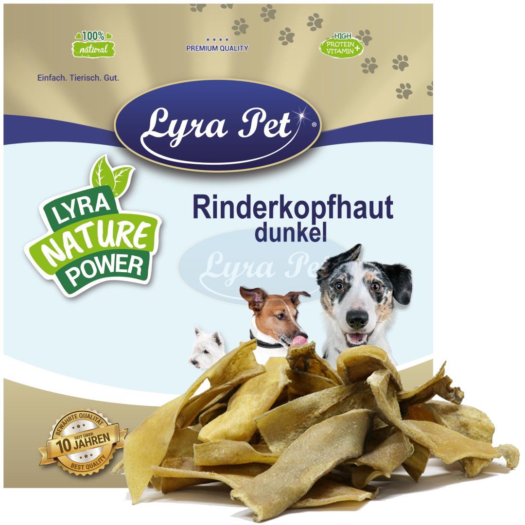 Beutel mit Lyra Pet Rinderkopfhaut dunkel. Produkt mit Logo, Text und Hundeabbildungen. Grün-goldene Verpackung.