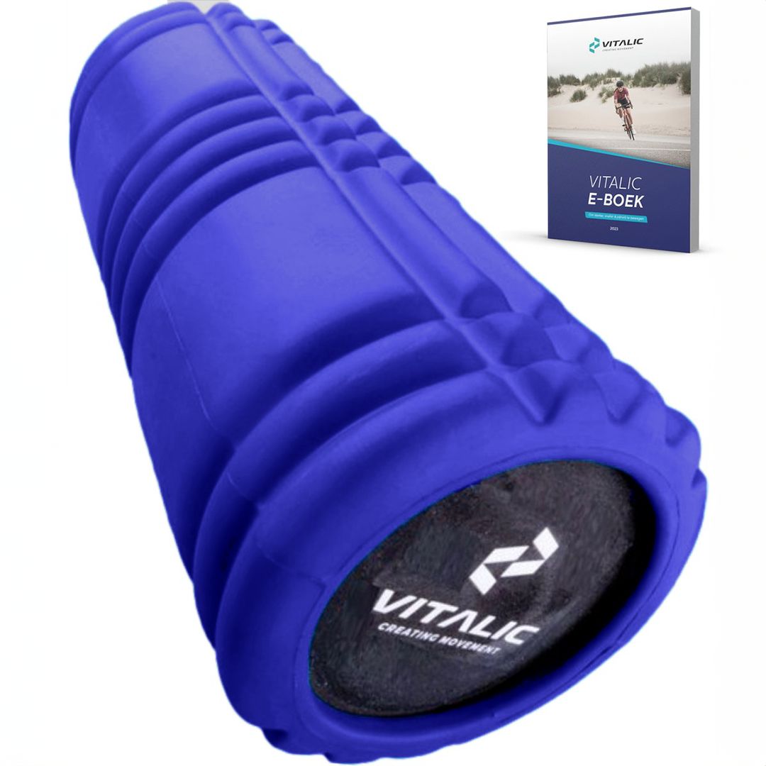 Blauer Schaumstoff-Roller mit VITALIC-Logo. Neben dem Roller ein E-Book mit dem VITALIC-Logo.