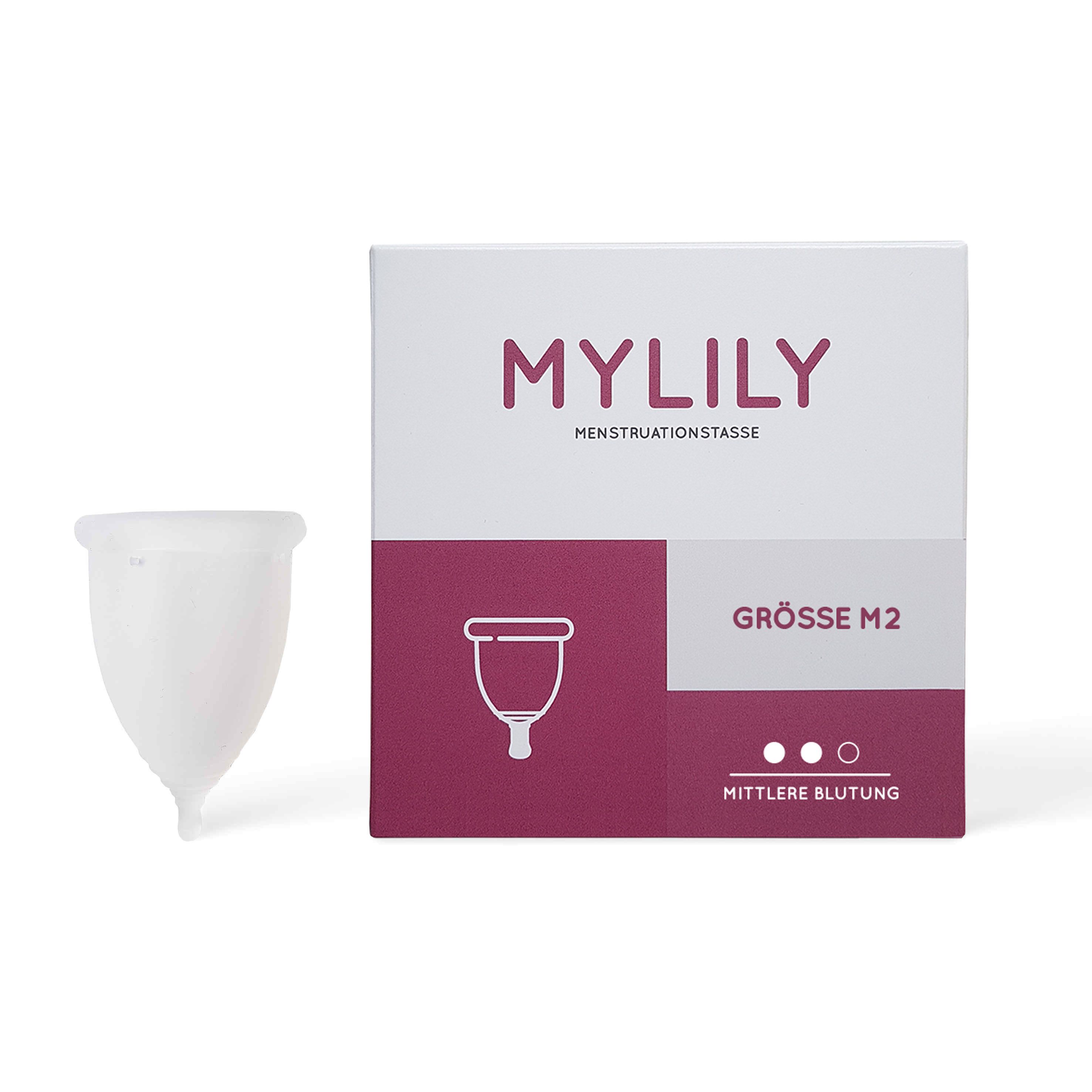 MYLILY Menstruationstasse M2. Weiße Menstruationstasse neben Verpackung. Verpackung mit Logo, Schriftzug "Größe M2" und Illustration.