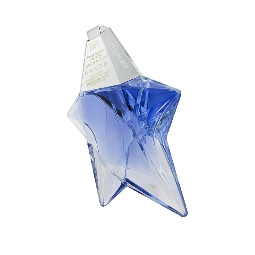 Blaues Parfüm in sternförmiger Flasche mit silberfarbenem Verschluss. Flasche leicht geneigt.