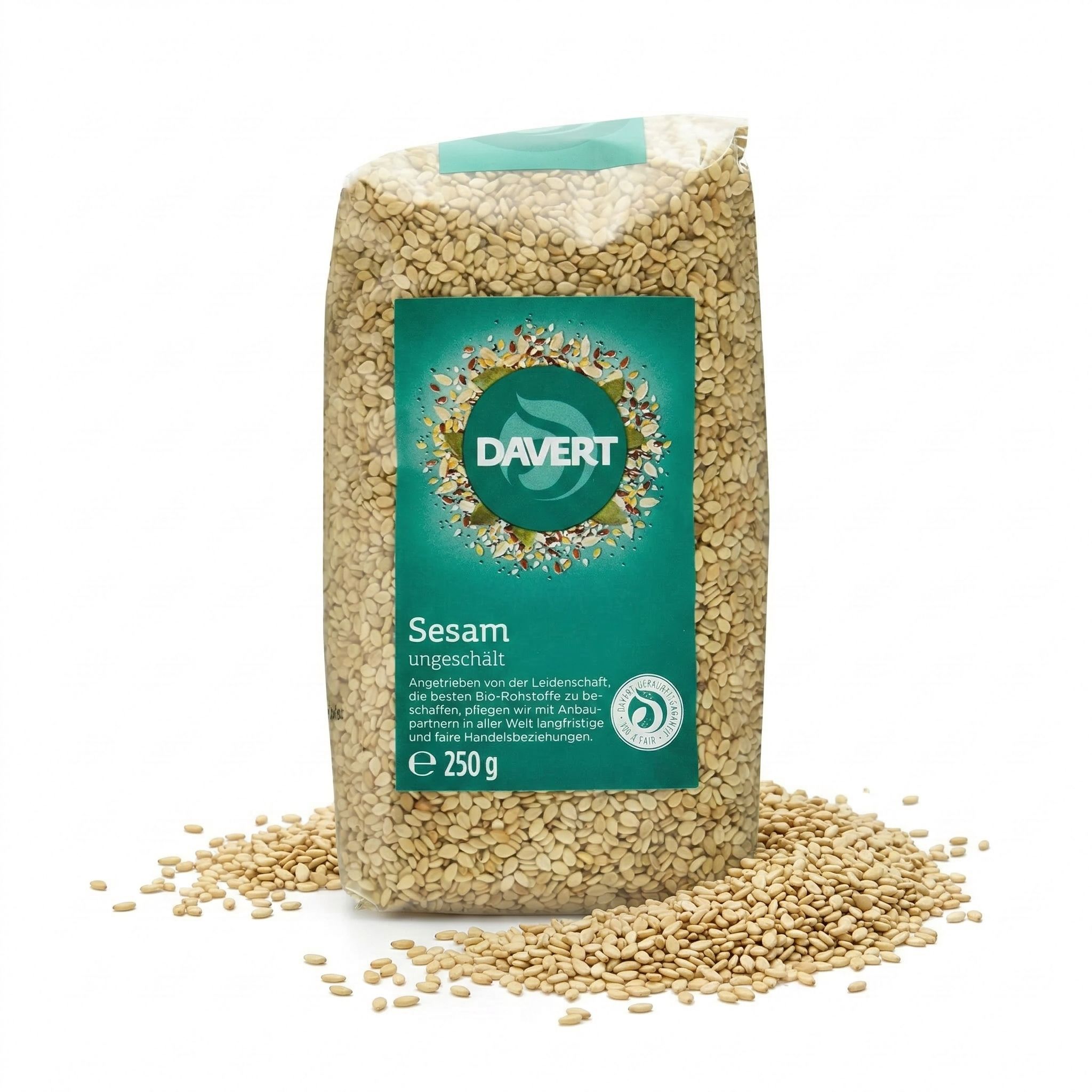 Davert Sesam, ungeschält, 250g Beutel, mit verstreuten Samen davor.