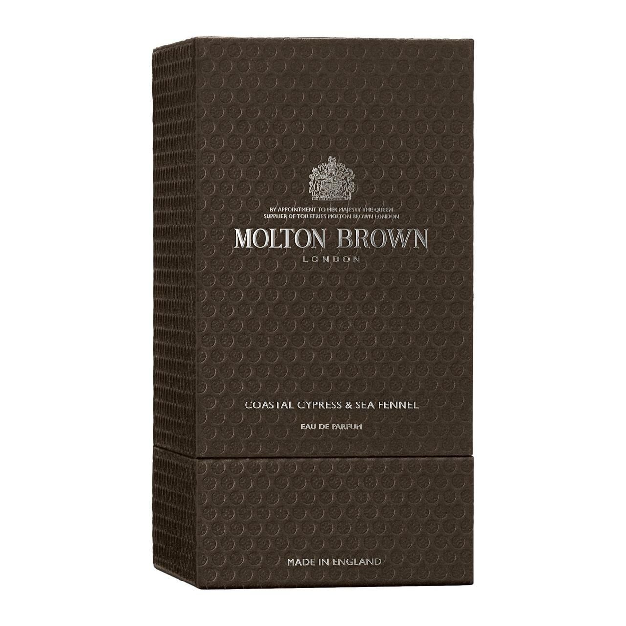 Braune, strukturierte Verpackung. Aufschrift: Molton Brown, Coastal Cypress & Sea Fennel. Mit königlichem Wappen und 'Made in England'.