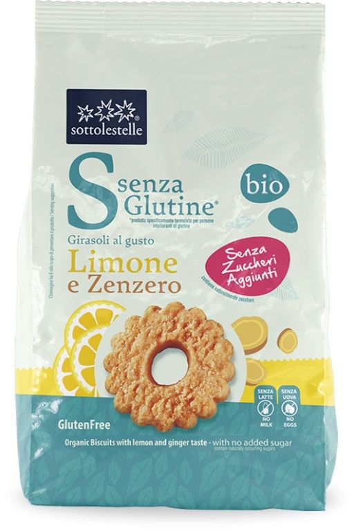 Confezione di biscotti senza glutine Sottolestelle, gusto limone e zenzero, senza zuccheri aggiunti. La confezione riporta la certificazione bio e l'assenza di latte e uova. Un biscotto è in primo piano.